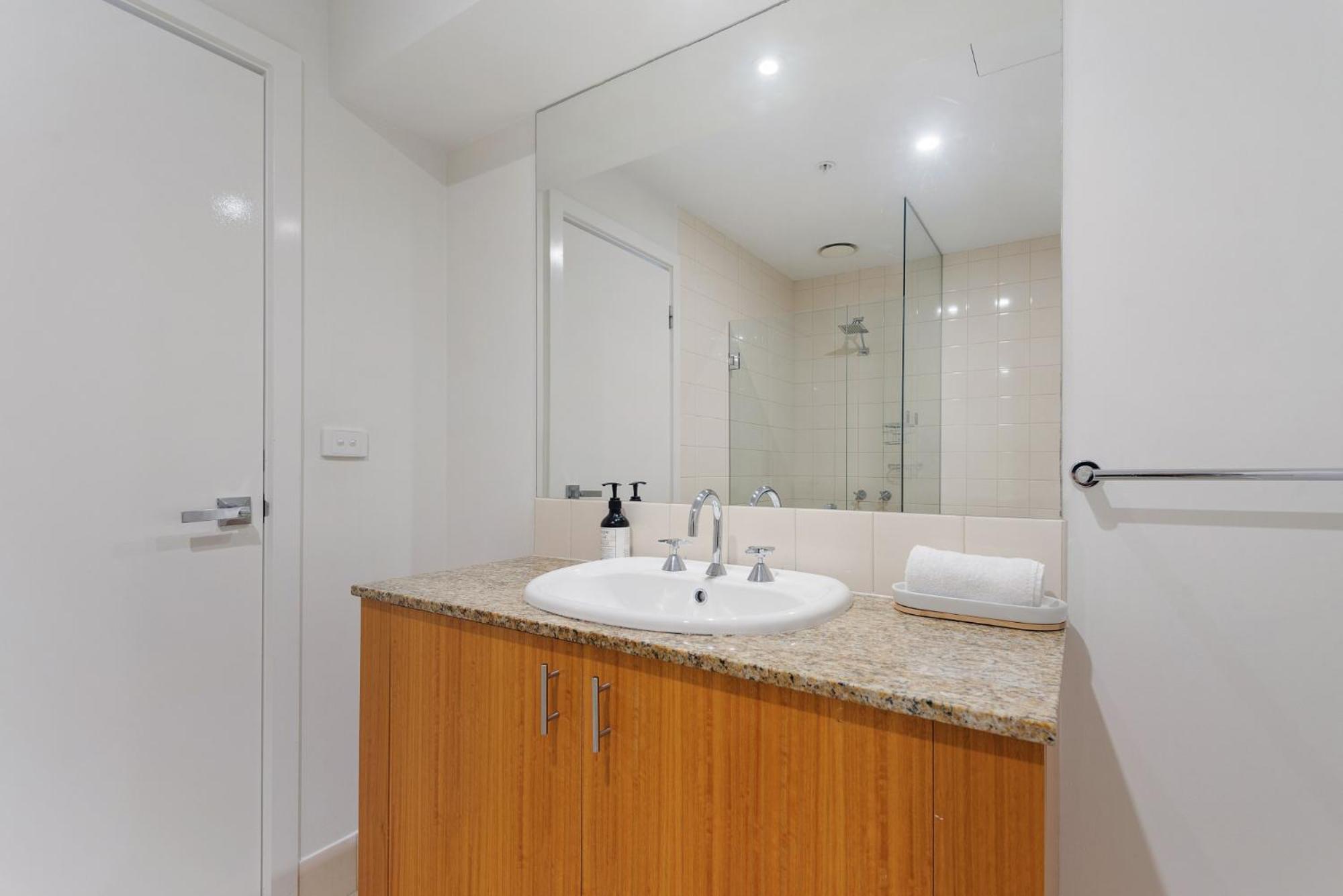 Unbeatable 2-Bed Apartment In City Centre Melbourne Buitenkant foto